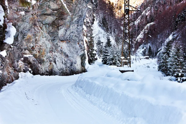 Дорога покрыта снегом — стоковое фото