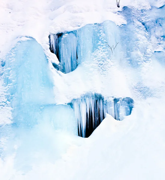 Huge icicles on a mountain — Stock Photo, Image