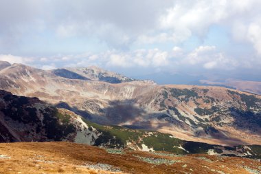 Dağlar ve Bulutlar