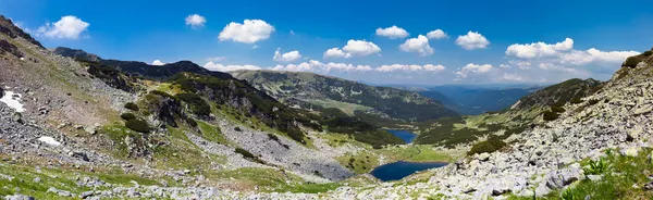 湖 calcescu 谷的全景 — 图库照片