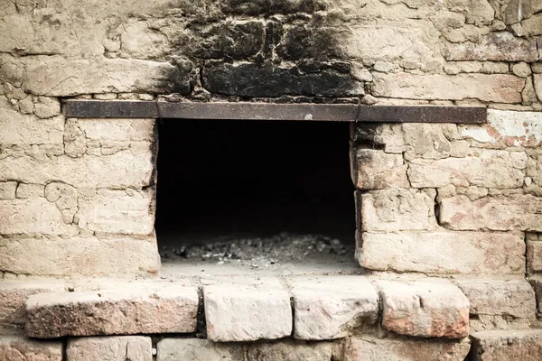 Antieke bakstenen oven — Stockfoto