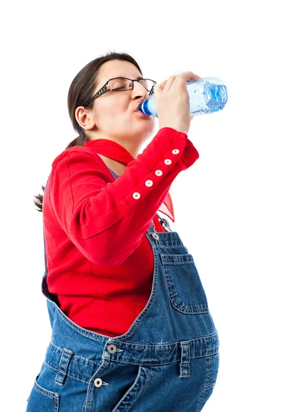 Kobieta w ciąży z butelka wody — Zdjęcie stockowe