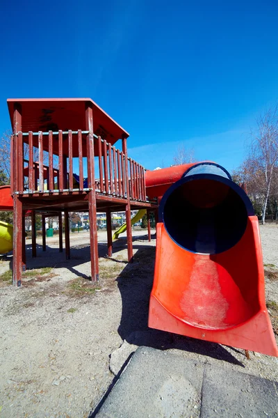 Parque infantil desgastado — Fotografia de Stock