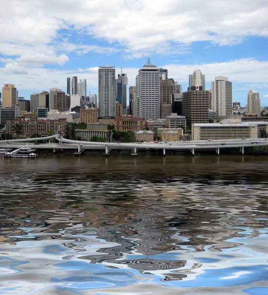 Brisbane, queensland, Australië met reflecties in de brisbane river — Stockfoto