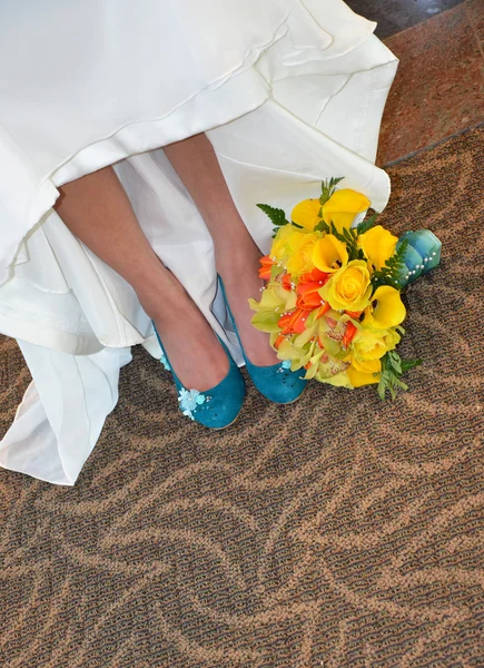 Bride's blue shoes — Stock Photo, Image