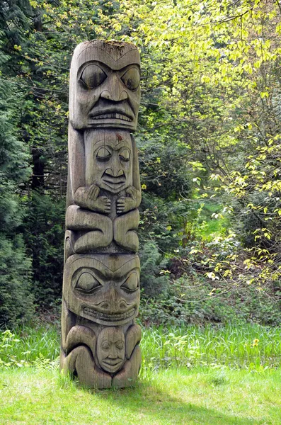 stock image Weathered totem pole