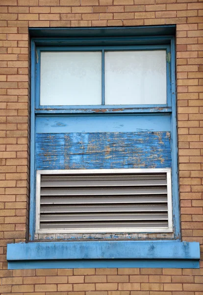오래 된 파란 창 — 스톡 사진