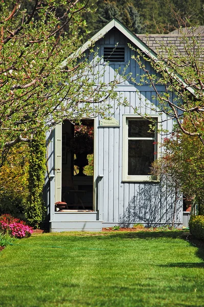 Blue garden shed — Stock Photo, Image