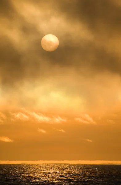 Západu slunce obloha, zlatá — Stock fotografie