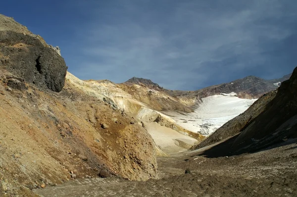 Vulkan mutnovskiy Kamçatka üzerinde — Stok fotoğraf