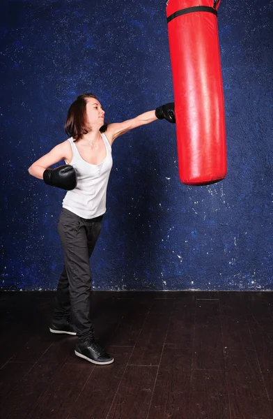 Sportovní dívka boxu — Stock fotografie