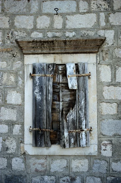 Вікно старого історичного будинку — стокове фото