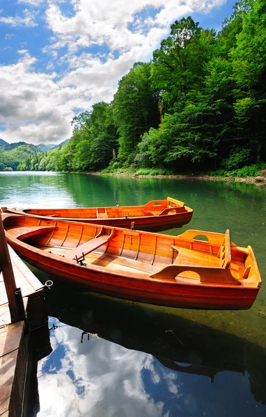 Barcos en un lago —  Fotos de Stock