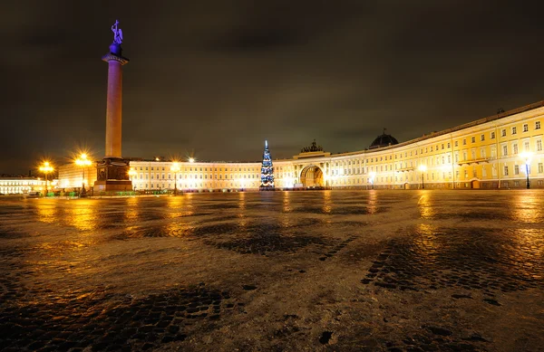 Beautiful Palace square in Saint Petersburg — Stock Photo, Image