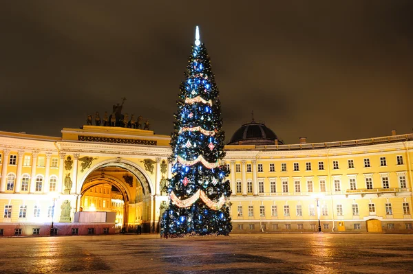 Árbol de Navidad en San Petersburgo Imágenes de stock libres de derechos
