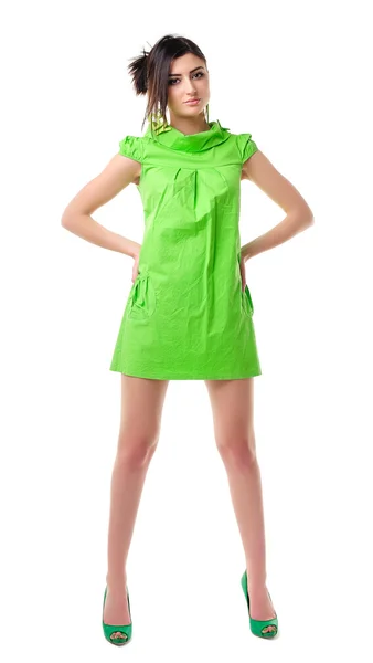 Молодая девушка в зеленом платье — стоковое фото