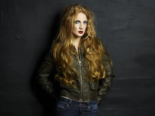 Portrait of a young redheaded woman in a leather jacket — Stock Photo, Image