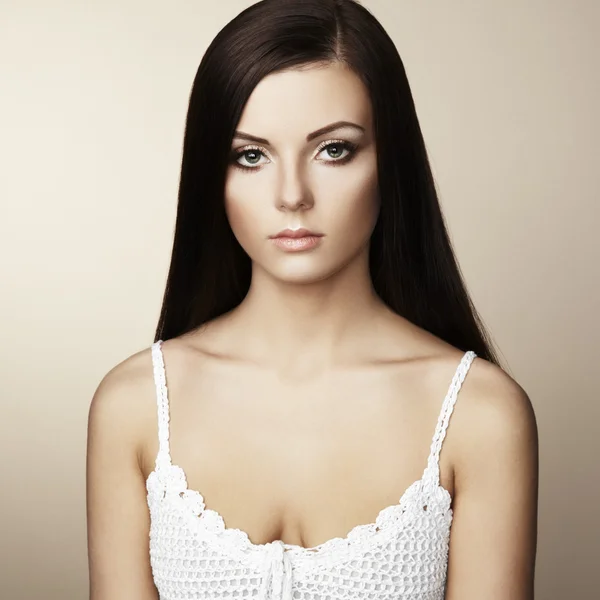 Módní fotografie krásné ženy s nádhernými vlasy — Stock fotografie