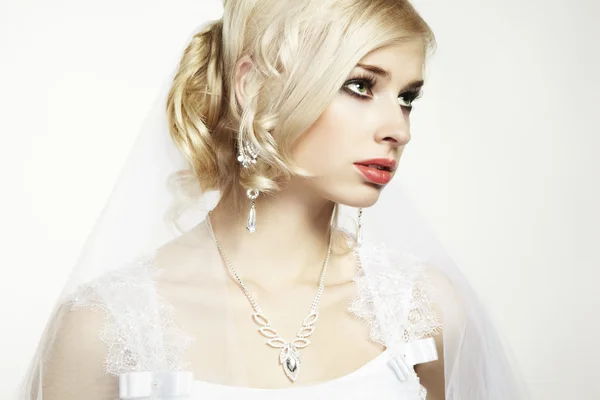 Wedding portrait of beautiful young bride — Stok fotoğraf