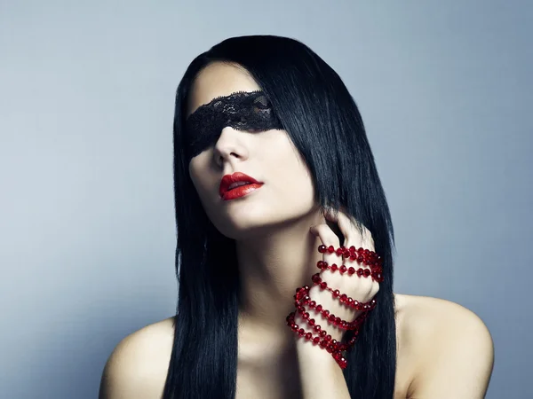 Mode portret van de jonge vrouw blinddoek — Stockfoto