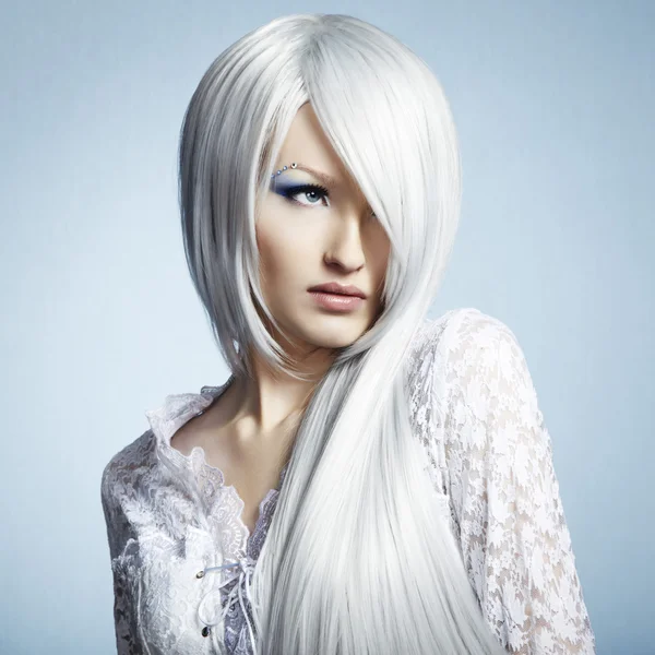 Fashion portrait of a young beautiful blonde woman — Stock Photo, Image