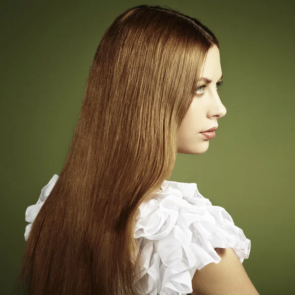 Модне фото молодої жінки з рудим волоссям — стокове фото