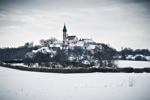 Andechs klooster in winter landschap — Stockfoto