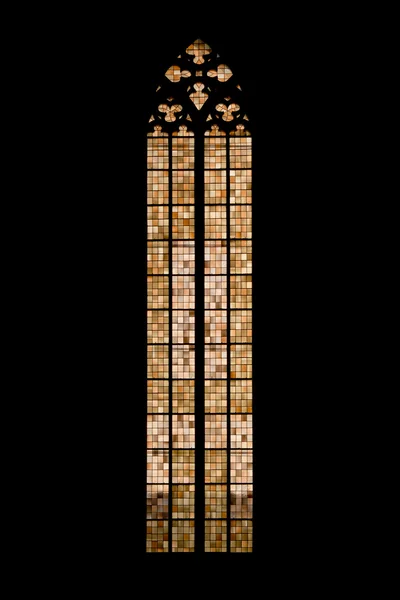 Окно готической церкви — стоковое фото