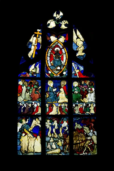 哥特式教堂的窗户 — 图库照片