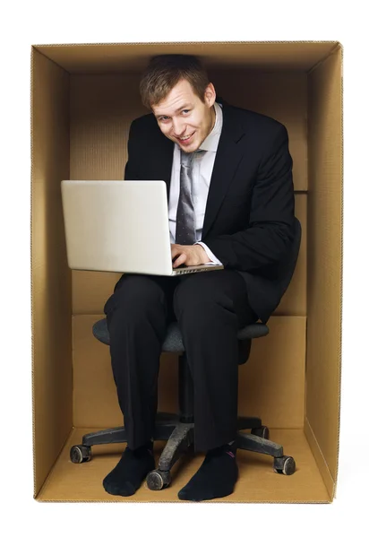 Affärsman i en tight kontor — Stockfoto