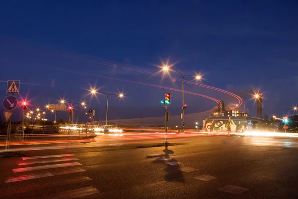 Ночные светофоры — стоковое фото
