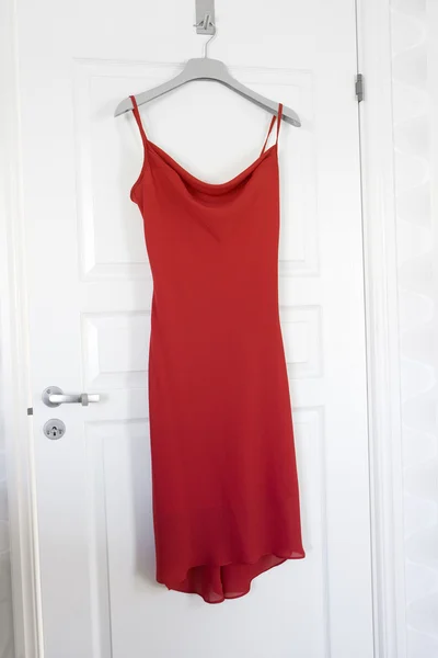 Kırmızı elbise — Stok fotoğraf