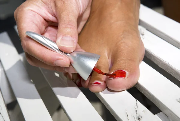 Painting toe nails — Stock Photo, Image