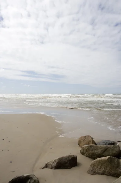 구름낀 해변 — 스톡 사진