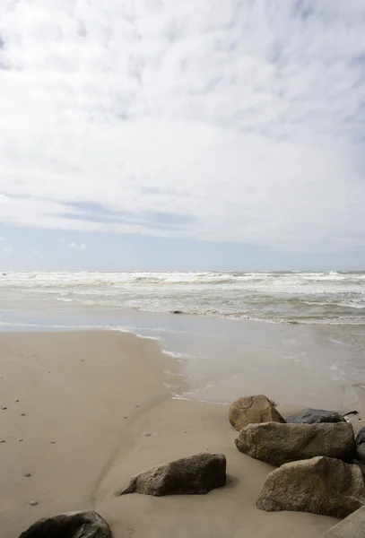 Plaża zachmurzenia — Zdjęcie stockowe