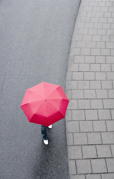 Humano con paraguas — Foto de Stock