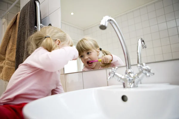 Baby Brushing teeth — Stock Photo, Image