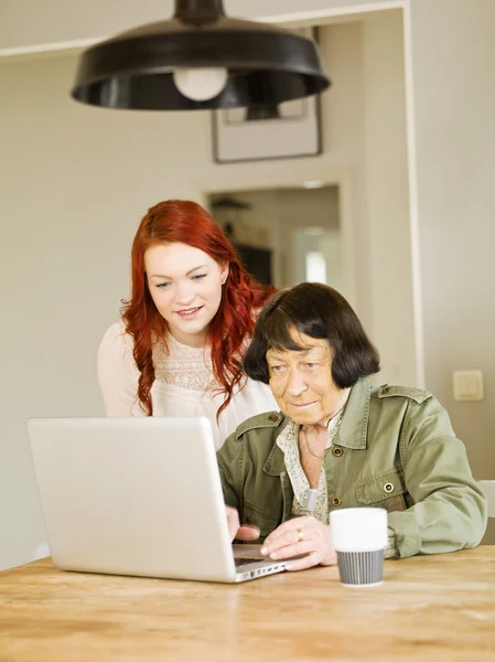 Women with computer — Stock Photo, Image