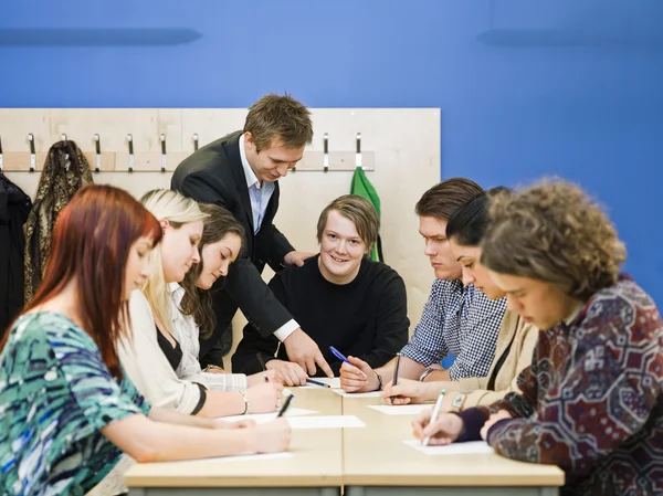 Profesor y estudiantes —  Fotos de Stock