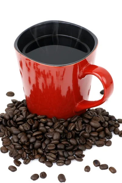 Красный кофе и бобы — стоковое фото