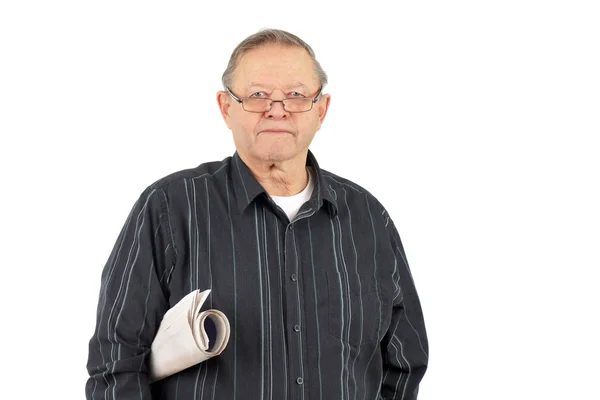 Senior man met opgerolde krant — Stockfoto