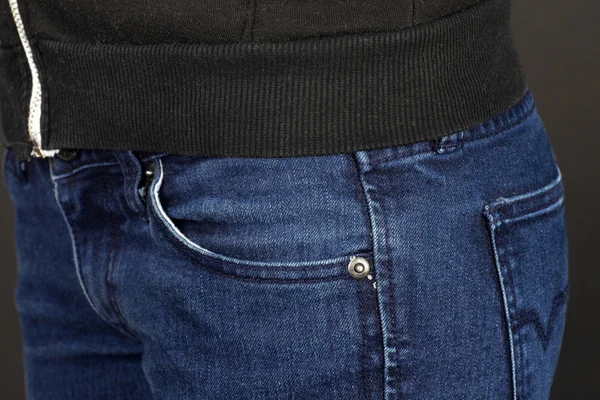 Передний карман джинсов — стоковое фото