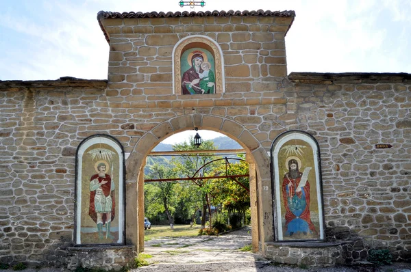 Входу в монастир — стокове фото