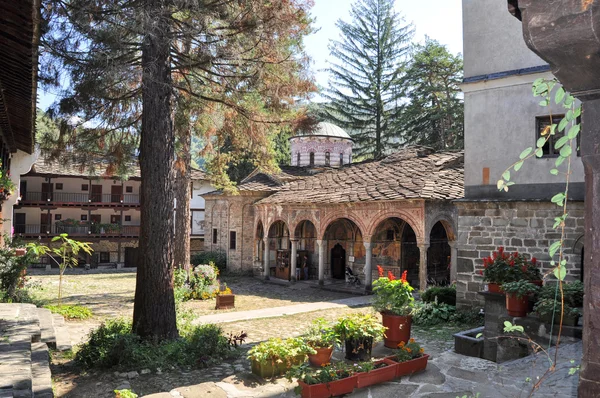 Двор монастыря — стоковое фото