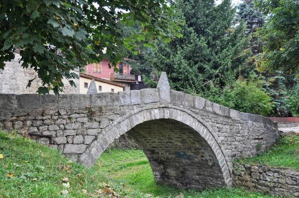Маленький каменный мост — стоковое фото