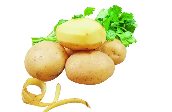 Raw potatoes and potato peels isolated — Stock Photo, Image