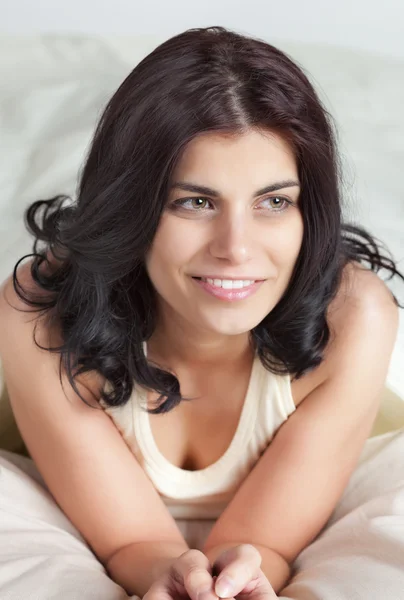 Smiling pretty woman in bed — Stock Photo, Image