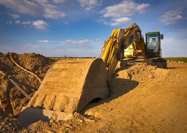 Excavadora amarilla sucia — Foto de Stock