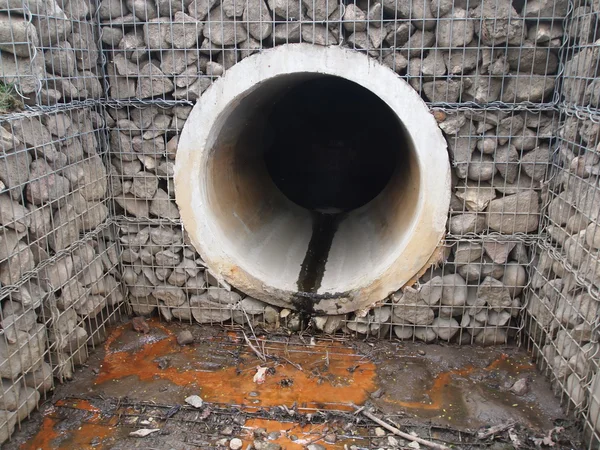 Tubo de aguas residuales —  Fotos de Stock