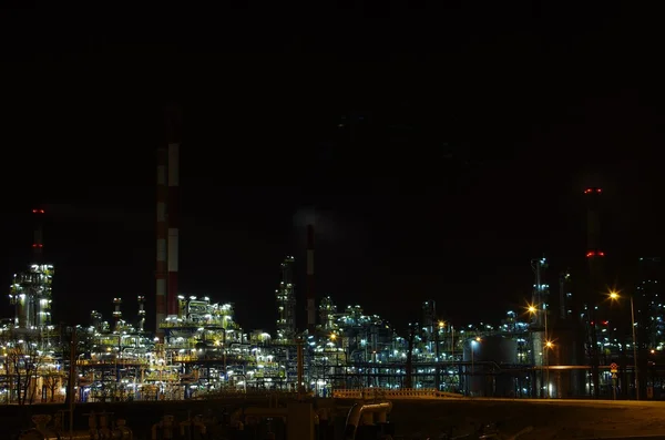 夜の製油所 — ストック写真